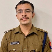 SP गंगापार अभिषेक अग्रवाल चारों हत्यारोपियों के घर बुलडोजर लेकर पहुंच गए  : दो का मकान ढहाया, चेताया कि 24 घंटे में सरेंडर नहीं तो सभी के घर टूटेंगे