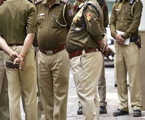 पोस्टमार्टम के बाद भी पुलिस ने नहीं लिखी एफ आई आर, पीड़ित न्याय के लिए लगा रहा गुहार ! 15 दिनों से  थाने का चक्कर लगा रहा है....PRATAPGARH