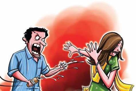 महिला बैंक मैनेजर पर तेजाब से हमला ! स्कूटी से ऑफिस जा रही दो युवकों ने मुंह बांधकर फेंका तेजाब; बड़ी बहन पीसीएस अधिकारी...KAUSHAMBI