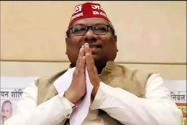 यूपी के मंत्री संजय निषाद की पत्नी की तबीयत बिगड़ी, मंच पर गिरीं, अस्पताल में भर्ती!