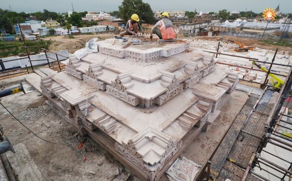 राम मन्दिर के पहले गुम्बद का निर्माण कार्य ,राम मंदिर निर्माण : 30 फिट ऊंचाई पर आकार ले रहा पहला गुम्बद!