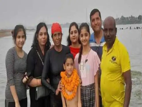 तोड़ा पुराना रिकॉर्ड 8 साल छात्र शिवांश ने 18 मिनट में पार की यमुना,  शिवांश तैर गया यमुना नदी:  टैगोर पब्लिक स्कूल  का  छात्र  !