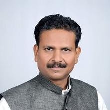 प्रयागराज नगर निगम की तोड़ी परंपरा! नगर आयुक्त ने पहले ही गाड़ी भेजकर , शपथ ग्रहण से पहले ही सरकारी वाहन पर चढ़े मेयर ....