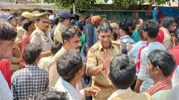 खीरी के बाद बारा में भी  युवक की पीट-पीटकर हत्या पर बवाल, सड़क पर उतरे ग्रामीण!