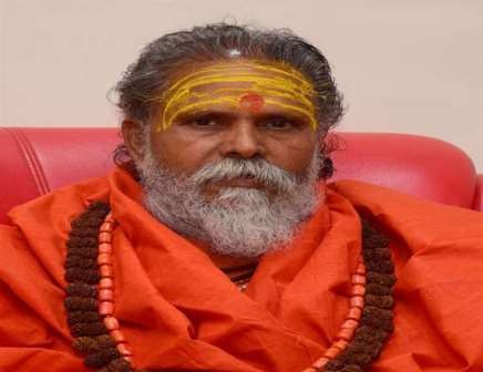 महंत नरेंद्र गिरि के कमरे से  एक साल बाद मिला 3 करोड़ नकद और  50 किलो सोना  : इसी कमरे में मिला था  फंदे से लटका शव; प्रयागराज में !