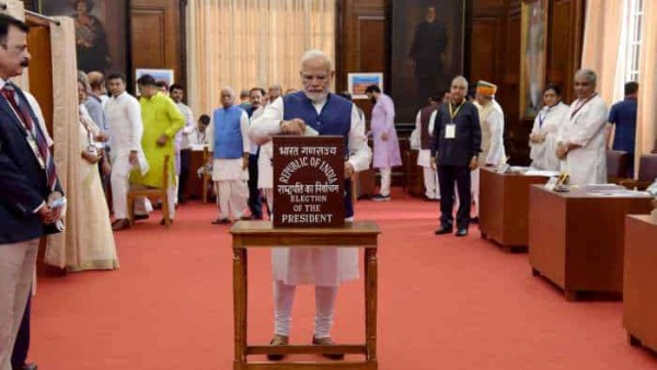 क्यों नहीं होती ईवीएम का इस्तेमाल राष्ट्रपति चुनाव में ? बैलेट बॉक्स में डाले जाते हैं वोट....