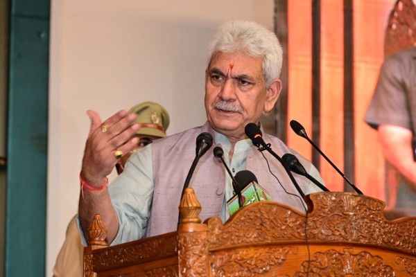 जम्मू कश्मीर के उपराज्यपाल मनोज सिन्हा ने महामना पंडित मदन मोहन मालवीय को श्रद्धांजलि दी!