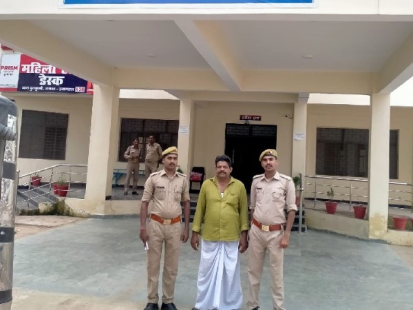 अतीक के  करीबी की  गिरफ्तारी बेगमबाजार के पास चार बमों के साथ पकड़ा गया, 16 मामले दर्ज :प्रयागराज !