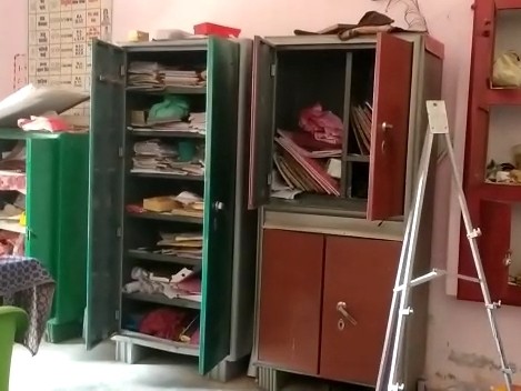प्रयागराज बारा में स्कूल का ताला तोड़कर हुई चोरी ! चोर अलमारी से जरूरी सामान ले गए, परिषद स्कूल चोरों के निशाने पर...