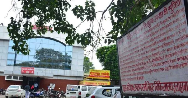 फूड प्वाइजनिंग से रिटायर एडीएम समेत परिवार के चार सदस्य बेहोश, पत्नी की मौत!