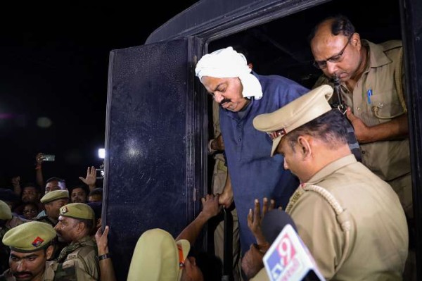 "माफियागिरी  खत्म हो गया  अब तो  सिर्फ रगड़ा जा रहा"  मेरा परिवार पूरी तरह बर्बाद हो गया ,अतीक अहमद की  आज सीजेएम कोर्ट में पेशी !