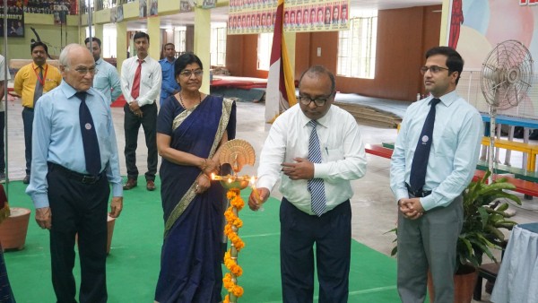 खेलगांव पब्लिक स्कूल की  चेयरमैन व यूके मिश्रा की पत्नी की संदिग्ध हालत में मौत !....PRAYAGRAJ