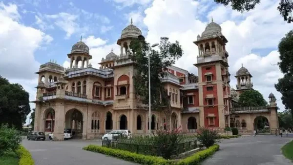 फीस बढ़ोतरी के खिलाफ प्रदर्शन कर रहे छात्रों पर की गयी फायरिंग