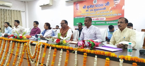 उपमुख्यमंत्री बृजेश पाठक ने केन्द्र एवं राज्य सरकार द्वारा संचालित कार्यक्रमों/योजनाओं/कानून व्यवस्था की समीक्षा की !