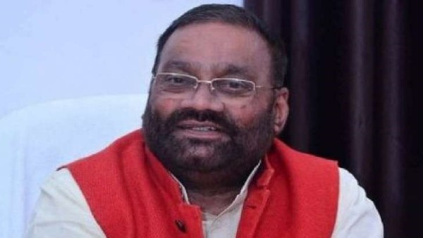 फिर निकले स्वामी प्रसाद के बिगड़े बोल- हिंदू कोई धर्म नहीं, धोखा है: डिंपल बोलीं- सनातन धर्म का कोई दुश्मन नहीं!