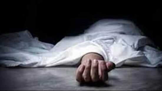 बेटे की मौत का सदमा बर्दाश्त नहीं कर सका बाप : खबर सुनते ही  गिरा और मर गया!