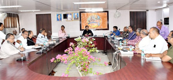 मंडलायुक्त  विजय विश्वास पंत ने बतौर अध्यक्ष प्रयागराज विकास प्राधिकरण कार्यालय स्थित सभागार में सभी वरिष्ठ अधिकारियों की उपस्थिति में की समीक्षा बैठक !