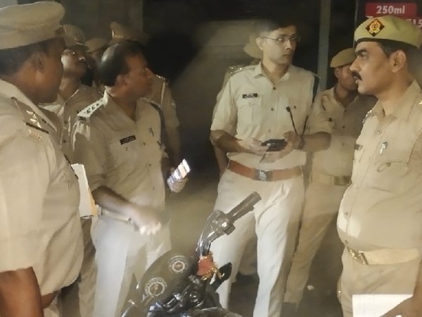प्रयागराज में मसाला व्यापारी अमित जायसवाल की हत्या: दुकान बंद कर बाइक से घर जा रहा था, सड़क पर पड़ा मिला शव; सर से बह रहा था खून...