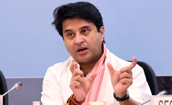 ज्योतिरादित्य सिंधिया ने मुंबई और सैन फ्रांसिस्को के बीच सीधी उड़ान का उद्घाटन किया