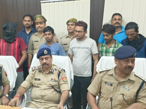 आईजी प्रयागराज डॉक्टर राकेश सिंह ने लगाई फटकार और कहा- जिनके घर चोरी हुए, उन्हें क्यों नहीं बुलाया?  कई चोरी की वारदातों का किया  खुलासा फतेहपुर पुलिस ने  !