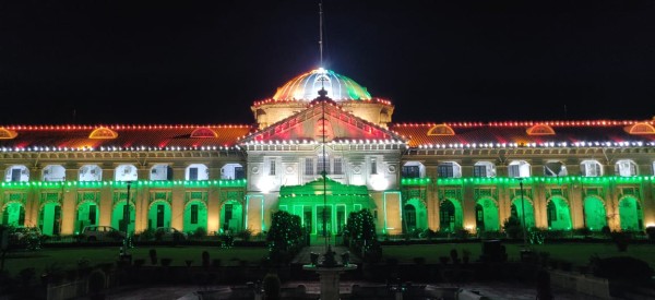 इलाहाबाद उच्च न्यायालय ने फैसला सुनाया कि पत्नी भले ही कमा रही हो, फिर भी पति गुजारा भत्ता देने से इनकार नहीं कर सकता।