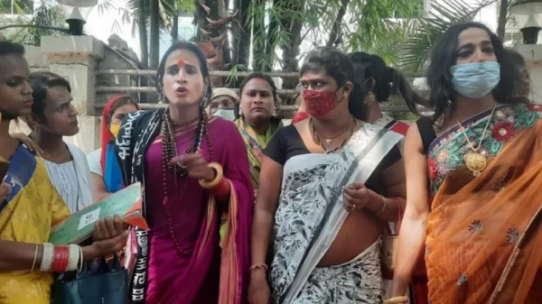 सरकारी चिकित्सालयों  में बनेंगे किन्नर वार्ड:प्रयागराज के SRN हॉस्पिटल से शुरू हुई पहल, किन्नर कल्याण बोर्ड की सदस्य ने कहा- थानों में होगा सेल...PRAYAGRAJ