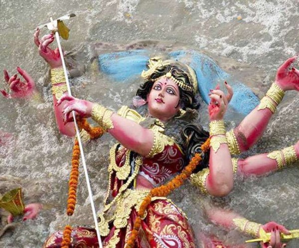 प्रयागराज में दुर्गा प्रतिमा विसर्जन के दौरान हुआ हादसा, 2 की मौत!