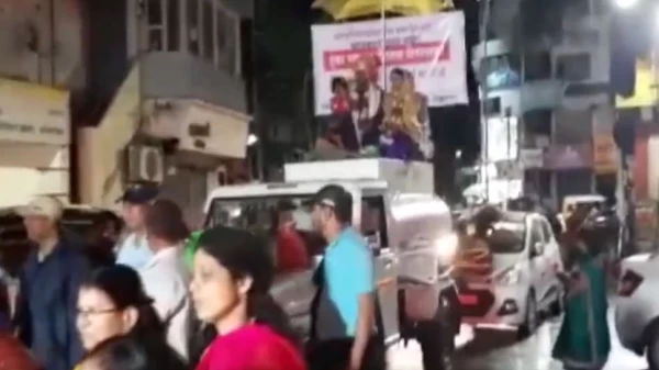 निकली अनोखी बारात  वाटर टैंकर पर सवार हुआ दूल्हा और, वजह जानकर जरूर करेंगे तारीफ....