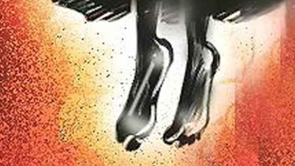 आत्महत्या करने जा रहा हूं... मौत से पहले फोन पर बताया, बीजेपी विधायक के घर फांसी पर झूलता मिला कर्मचारी का शव!