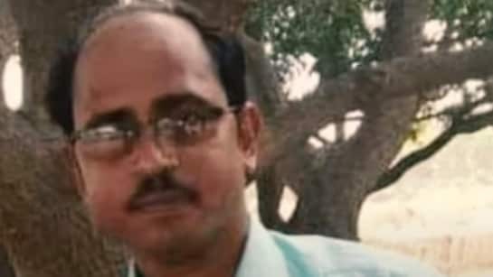 हाथरस कांड का मुख्य आरोपी देव प्रकाश मधुकर खुद पुलिस के पास पहुंचा ,1 लाख रुपये का इनामी हुआ गिरफ्तार!
