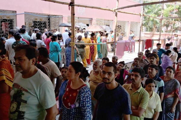 पश्चिम बंगाल मतदान में अव्वल, पांचवें चरण में करीब 60 फीसदी ; जानें यूपी-महाराष्ट्र-बिहार का हाल!