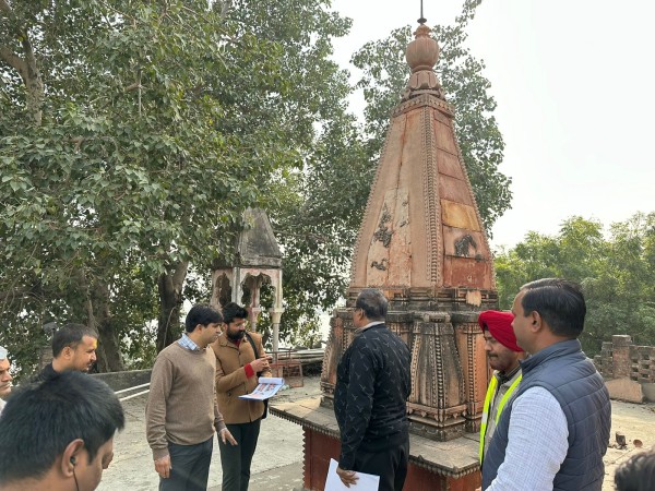 महाकुंभ 2025 के दृष्टिगत पर्यटन विभाग द्वारा कराए जा रहे विभिन्न कार्यों के निरीक्षण में नाग वासुकि के पीछे भीष्म पितामह मंदिर को  अतिक्रमण से मुक्त करने का दिया आदेश !