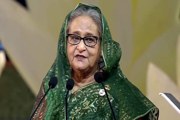 बांग्लादेश छोड़ने के बाद शेख हसीना ने पहली बार चुप्पी तोड़कर बोली "मेरे पिता और शहीदों का हुआ अपमान"