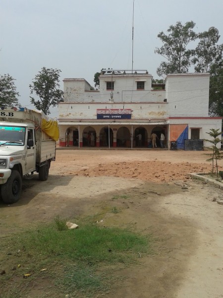 थाना हण्डिया पुलिस द्वारा अपराधी  मो0 याकूब हुआ गिरफ्तार ,कब्जे से 04  जिन्दा देशी बम  बरामद ! PRAYAGRAJ