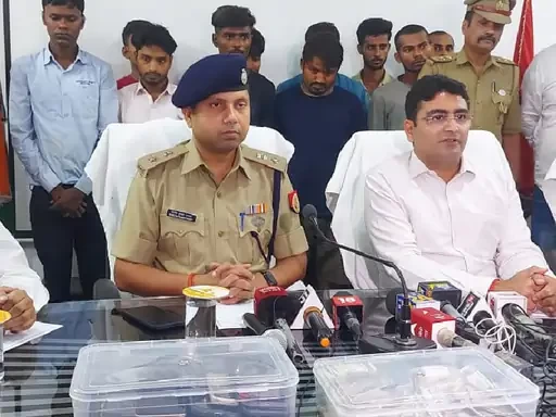 Well -Done !  प्रयागराज पुलिस .....नकली प्लेटलेट्स बेचने वालों पर लगेंगे गैंगस्टर: पुलिस ने 10 आरोपियों को भेजा जेल; नकली प्लेटलेट्स से डेंगू के मरीज की हुई थी मौत ...