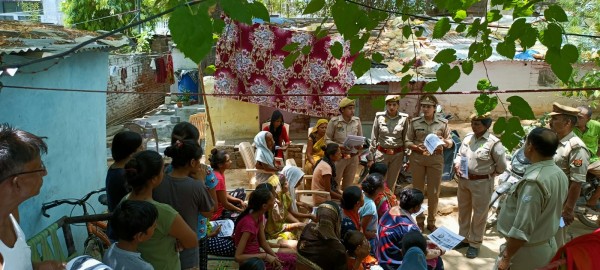 महिलाओं एवं बालिकाओं सबंधित अपराध पर प्रभावी नियंत्रण कैसे लगाएं  विषय पर लगी चौपाल खुशहाल पर्वत के पास : PRAYAGRAJ