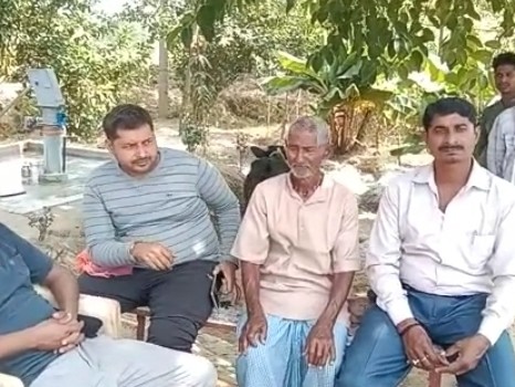 फूलपुर में प्रसूता की मौत के बाद  शव को सड़क पर छोड़कर भाग निकले डॉक्टर! अब तक नहीं हुई कार्यवाही.....PRAYAGRAJ