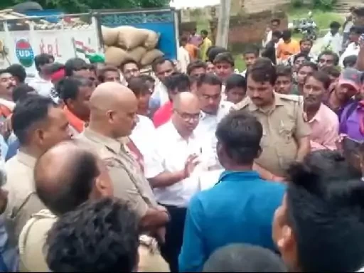बाइक से टकराया पिकअप, 3 दोस्तों की मौत: गाड़ी खड़ी कर भागा चालक; एक युवक की शादी एक माह पहले ही हुई थी...