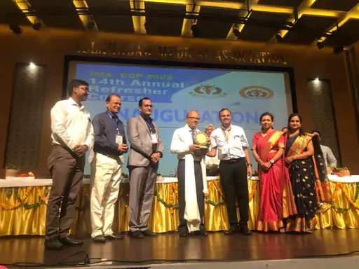 बिना सिर के चीर-फाड़  मस्तिष्क का ऑपरेशन संभव : जबलपुर के न्यूरोलॉजिस्ट डॉ. वाईआर यादव ने डॉक्टरों के सम्मेलन में कहा !
