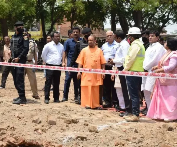 अयोध्या के विकास कार्यों से सीएम योगी असंतुष्ट, कहा-अधिकारियों के खिलाफ करेंगे कठोर कार्रवाई!!
