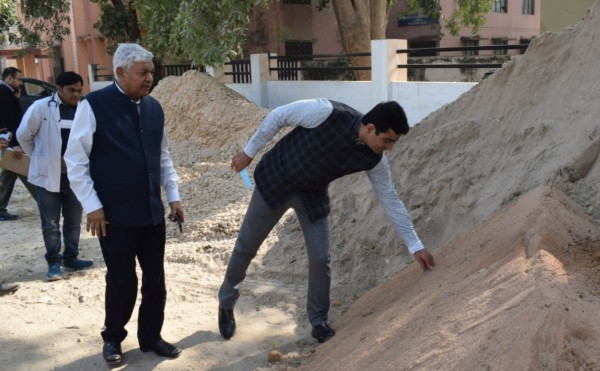 जिलाधिकारी प्रयागराज  ने स्वरूपरानी अस्पताल का किया औचक  निरीक्षण !