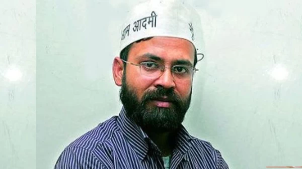 भड़क गए AAP विधायक, गुस्से में शख्स के सिर में मार दी ईंट इलाके की समस्या बताने पर.....!