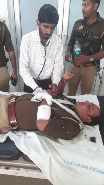 इंस्पेक्टर धूमनगंज हुए घायल ,उमेश पाल के हत्याकांड में शामिल अपराधी अरबाज को मार गिराया!