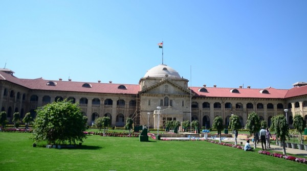 युवती ने की थी 10 लाख रुपए मुआवजे की मांग ...हिरासत में ली गई !