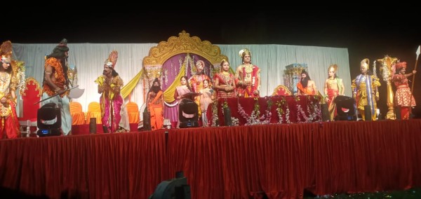 प्रदेश सरकार के मंत्री और शहर दक्षिणी विधायक नन्द गोपाल गुप्ता नंदी ने की मेजबानी