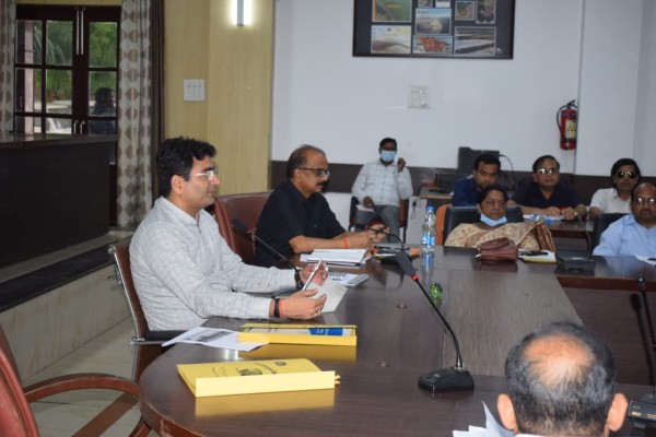मण्डलायुक्त एवं आईजी ने हण्डिया थाने में पहुंचकर सुनी जन समस्यायें, दिए आवश्यक दिशा-निर्देश
