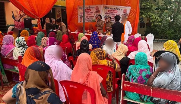 कमिश्नरेट प्रयागराज द्वारा महिलाओं एवं बालिकाओं से संबंधित अपराधों पर प्रभावी अंकुश लगाने तथा उनमें सुरक्षा की भावना जागृत  करने हेतु की गई  बैठक!
