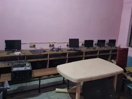 हॉस्टल की लड़कियों को नहाते हुए देखता था युवक: कंप्यूटर में मिले अश्लील VIDEO,प्रयागराज के हॉस्टल में 4 कमरों में रहती थीं लड़कियां...