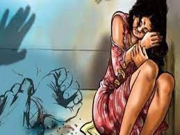 यूट्यूबर ने कोल्ड ड्रिंक  में नशीला पदार्थ खिलाकर होटल में दो लड़कियों से किया रेप और बेरहमी से पिटाई!