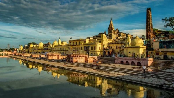 अक्षय तृतीया के शुभ अवसर पर 156 देशों के जल से हुआ रामलला का अभिषेक: 13 देशों के राजदूत और 40 देशों के अप्रवासी भारतीय भी आए अयोध्या!